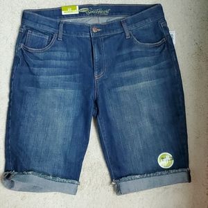 NWT Old Navy Sweetheart Bermuda Jean Shorts